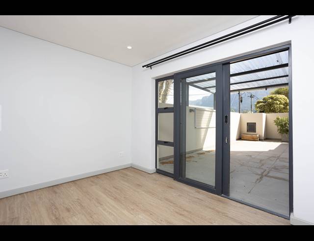 2 BEDROOM APARTMENT FOR SALE IN RONDEBOSCH